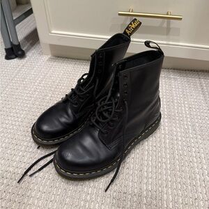 DR MARTENS 1460 WOMEN'S PATENT LEATHER LACE UP BOOTS -US size 7